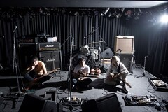 突然少年、尊敬するドラマー3名を迎えた新作ミニアルバム