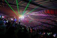 人気画像4位は「そらまふうらさか、4人それぞれが個性を発揮した『新年会』ライブ」より、そらまふうらさか「そらまふうらさかのふゆやすみ～新年会～」の様子。