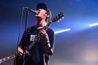 横山優也（Vo, G）（Photo by MASANORI FUJIKAWA）