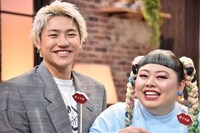 左から小森隼、渡辺直美。