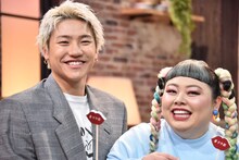 左から小森隼、渡辺直美。