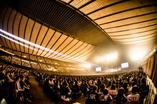 SUPER BEAVER「都会のラクダ “ホール＆ライブハウス+アリーナ” TOUR 2019-2020 ～スーパー立ちと座りと、ラクダ放題～」東京・国立代々木競技場第一体育館公演の様子。（撮影：青木カズロー）