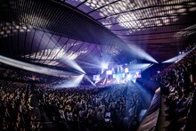 SUPER BEAVER「都会のラクダ “ホール＆ライブハウス+アリーナ” TOUR 2019-2020 ～スーパー立ちと座りと、ラクダ放題～」東京・国立代々木競技場第一体育館公演の様子。（撮影：青木カズロー）