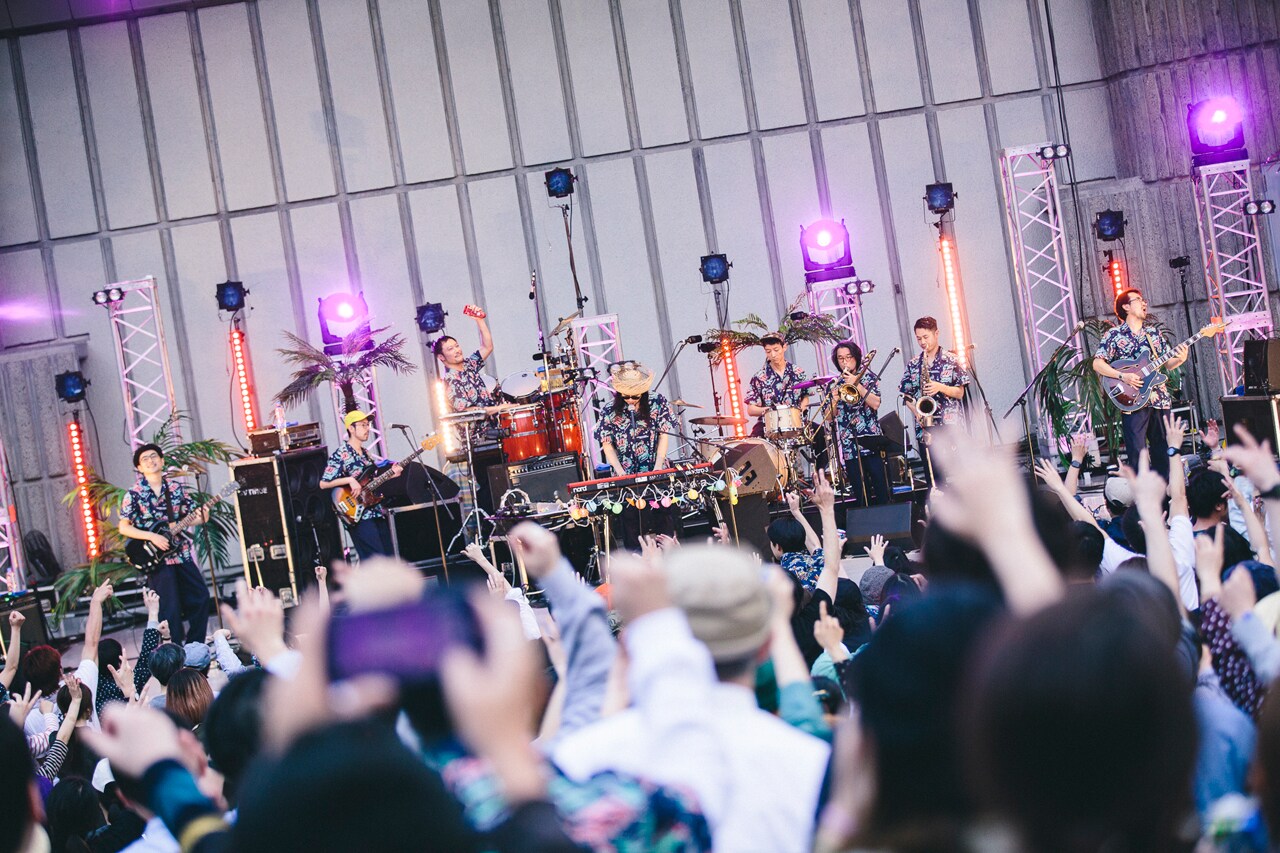 「YOUR SONG IS GOOD presents "SOFT LANDING" - 20th Anniversary Oneman Live Show at 日比谷野外大音楽堂 -」の様子。（撮影：三浦知也）