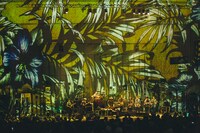 「YOUR SONG IS GOOD presents "SOFT LANDING" - 20th Anniversary Oneman Live Show at 日比谷野外大音楽堂 -」の様子。（撮影：三浦知也）