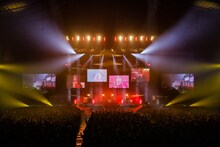 SUPER BEAVER「都会のラクダ “ホール＆ライブハウス+アリーナ” TOUR 2019-2020 ～スーパー立ちと座りと、ラクダ放題～」東京・国立代々木競技場第一体育館公演の様子。（撮影：日吉"JP”純平）