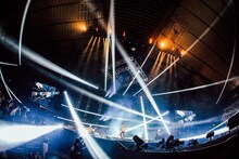 SUPER BEAVER「都会のラクダ “ホール＆ライブハウス+アリーナ” TOUR 2019-2020 ～スーパー立ちと座りと、ラクダ放題～」東京・国立代々木競技場第一体育館公演の様子。（撮影：日吉"JP”純平）