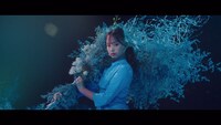 日向坂46「青春の馬」ミュージックビデオより濱岸ひより。