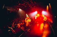 Malcolm Mask McLaren「matchless」の様子。（写真提供：エイジアプロモーション）