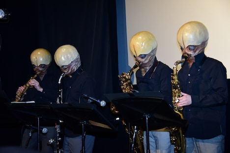 カンティーナ・バンドによる生演奏の様子。