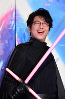 カイロ・レンのコスプレで登場した及川光博。