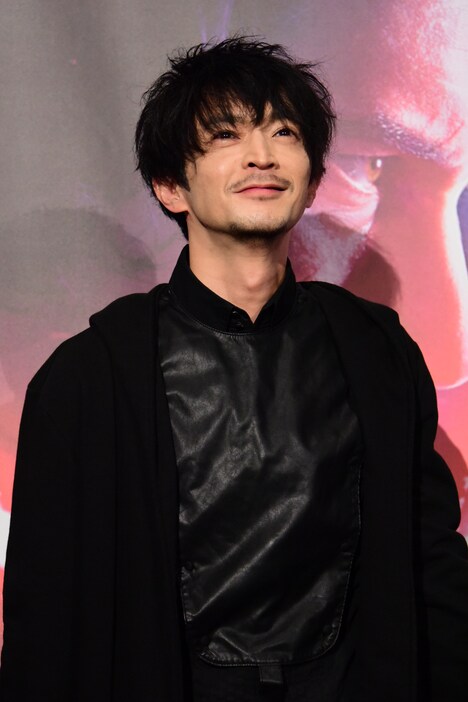 カイロ・レンのコスプレで登場した津田健次郎。