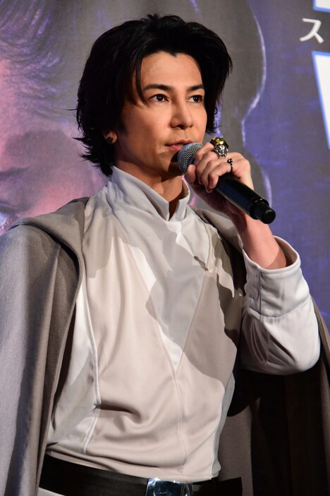 ルーク・スカイウォーカーのコスプレで登場した武田真治。