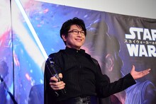 ベン・ソロチャレンジでポーズを決める及川光博。