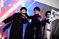 左から津田健次郎、及川光博、武田真治。