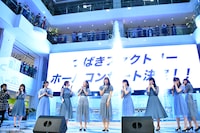 初のホールツアー開催決定の知らせに驚くつばきファクトリー。