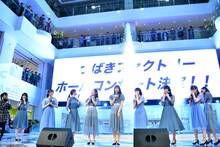 初のホールツアー開催決定の知らせに驚くつばきファクトリー。