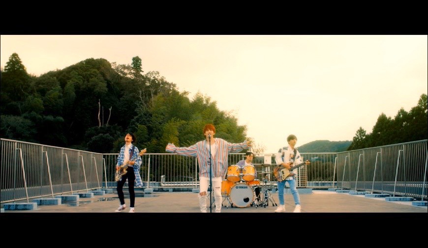 Natural Lag「蜃気楼」ミュージックビデオのワンシーン。