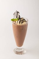 コラボ店舗限定のドリンクの「スペシャル チョコレイトフロート」。
