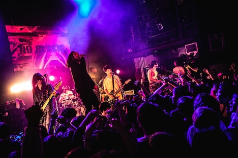 SPARK!!SOUND!!SHOW!!とR-指定（Creepy Nuts）。（撮影：KAWADO）