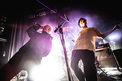 左からKAITO（Paledusk）、タナカユーキ（Vo, G）。（撮影：KAWADO）