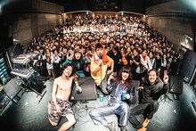 SPARK!!SOUND!!SHOW!!「"NU BLACK RELEASE TOUR"ONE MAN SHOW」の様子。（撮影：KAWADO）