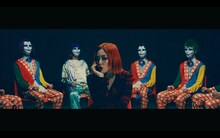 ちゃんみな「ボイスメモ No. 5」ミュージックビデオのワンシーン。