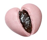 Snow Manコラボ商品「#ちょっぴりビターハートの生チョコまん」