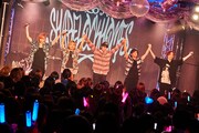SHARE LOCK HOMESのライブの様子。