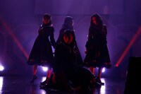 欅坂46「ガラスを割れ！」をカバーする齋藤樹愛羅、佐々木舞香、野口衣織、諸橋沙夏。