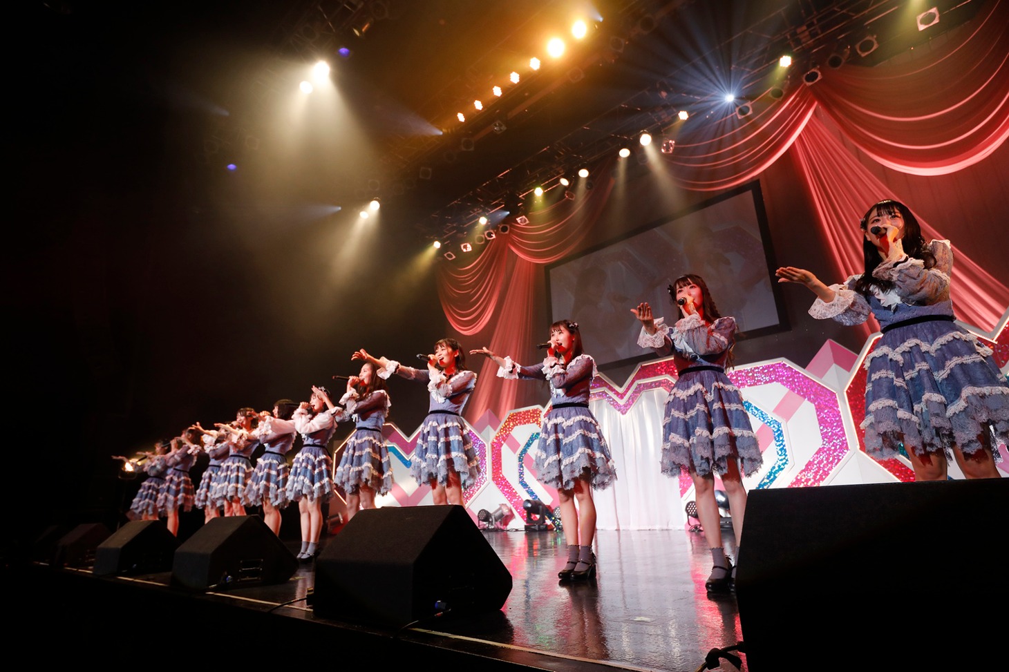 「=LOVE Winter Tour『866』」東京・Zepp Tokyo公演の様子。（写真提供：代々木アニメーション学院）