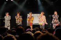 「以心伝心みんなでポーズを合わせましょう対決」の様子。（撮影：米山三郎）