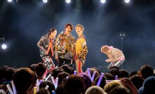 超特急（撮影：米山三郎）