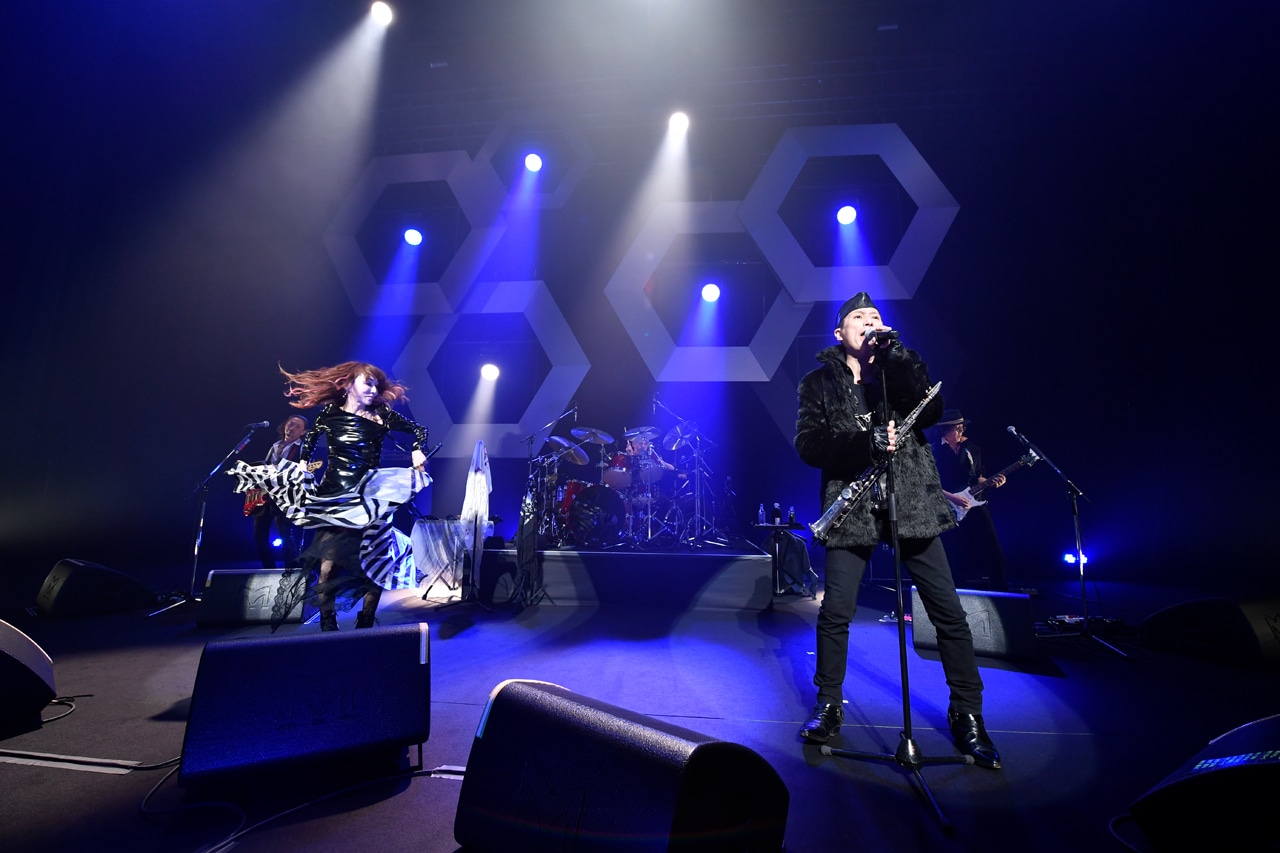 BARBEE BOYS「突然こんなところは嫌いかい？追加公演」の様子。（撮影：三浦憲治）