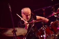 小沼俊明（Dr）（撮影：三浦憲治）