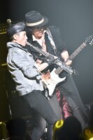 左からKONTA、いまみちともたか。（撮影：三浦憲治）