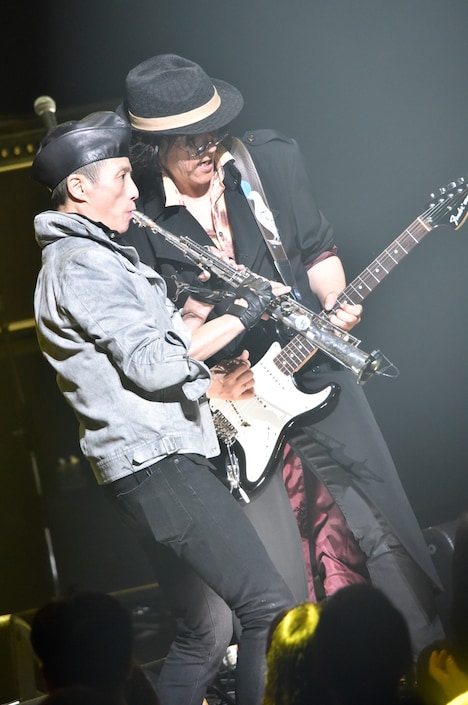 左からKONTA、いまみちともたか。(撮影:三浦憲治)