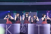 「HKT48選抜メンバーコンサート～NEWYEARも、“しょうもないこと”本気でやろうぜ！ヨロシクどうぞ！～」の様子。(c)AKS