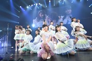 「HKT48選抜メンバーコンサート～NEWYEARも、“しょうもないこと”本気でやろうぜ！ヨロシクどうぞ！～」の様子。(c)AKS
