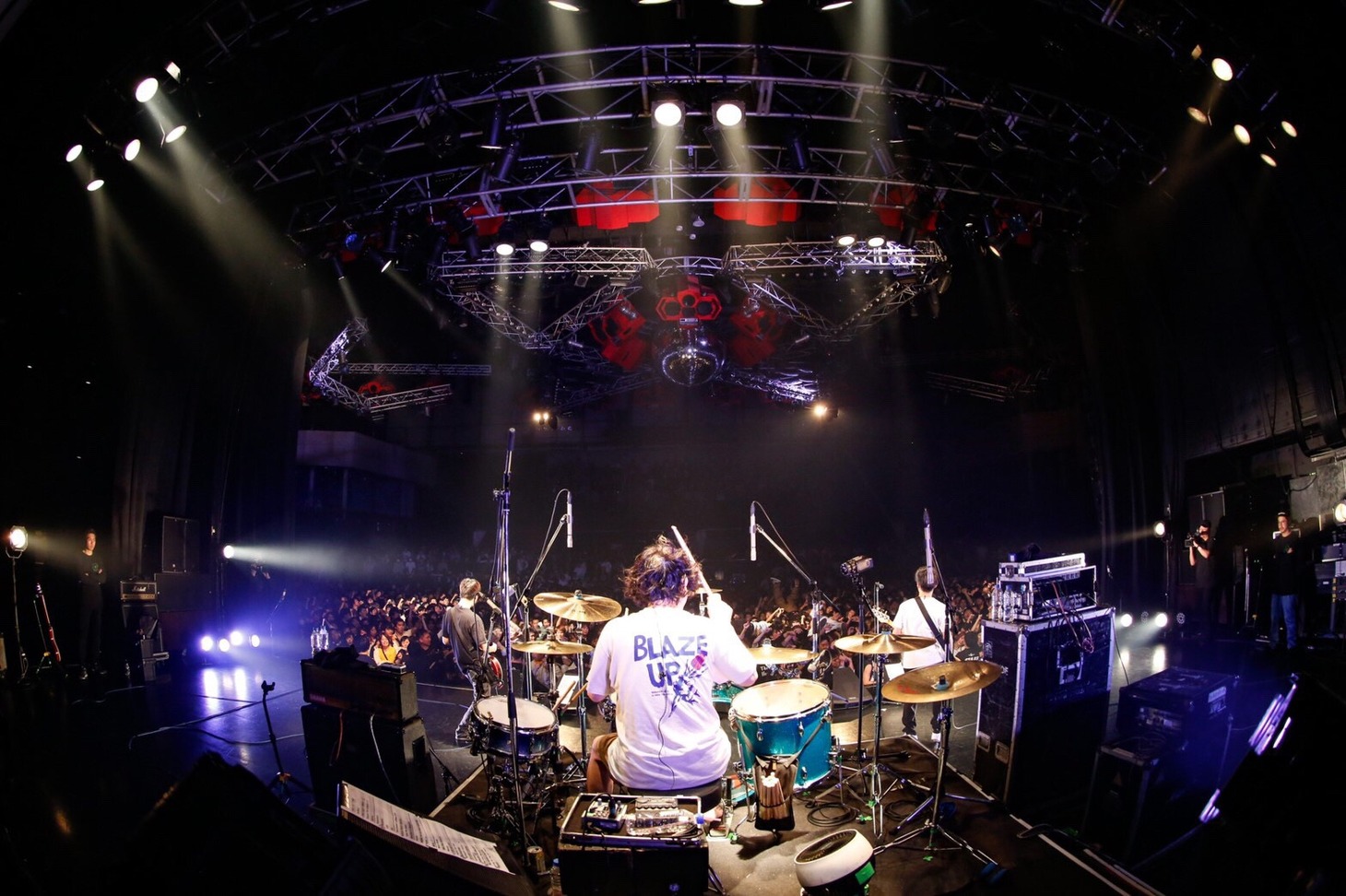 「15th Anniversary One-Man Tour The Heavy Clash」東京・新木場STUDIO COAST公演の様子。（Photo by KOHEI SUZUKI）