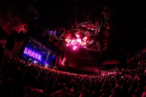 「15th Anniversary One-Man Tour The Heavy Clash」東京・新木場STUDIO COAST公演の様子。（Photo by KOHEI SUZUKI）