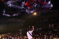 「15th Anniversary One-Man Tour The Heavy Clash」東京・新木場STUDIO COAST公演の様子。（Photo by KOHEI SUZUKI）