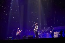 yonige「一本」日本武道館公演の様子。（撮影：太田好治・立脇卓）