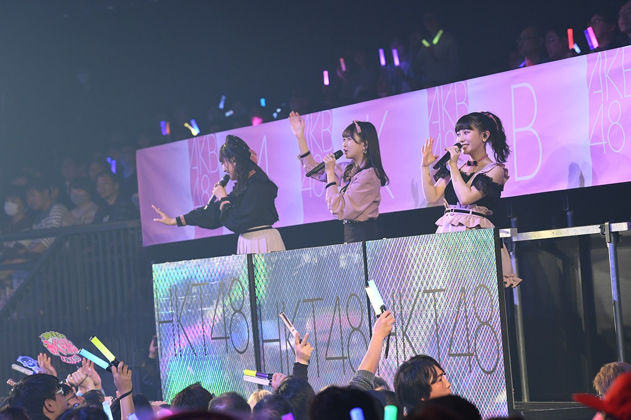 HKT48の田島芽瑠、松岡はな、田中美久。(c)AKS