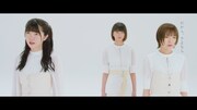 真っ白なキャンバス「桜色カメラロール」ミュージックビデオのワンシーン。(c)KING RECORDS / 真っ白なキャンバス