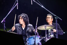 左から斉藤和義、間寛平。