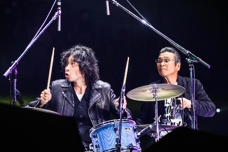 左から斉藤和義、間寛平。