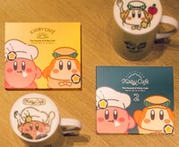 第1弾「サウンド・オブ・カービィカフェ」のジャケット（左）と第2弾「サウンド・オブ・カービィカフェ2」（右）のジャケット。