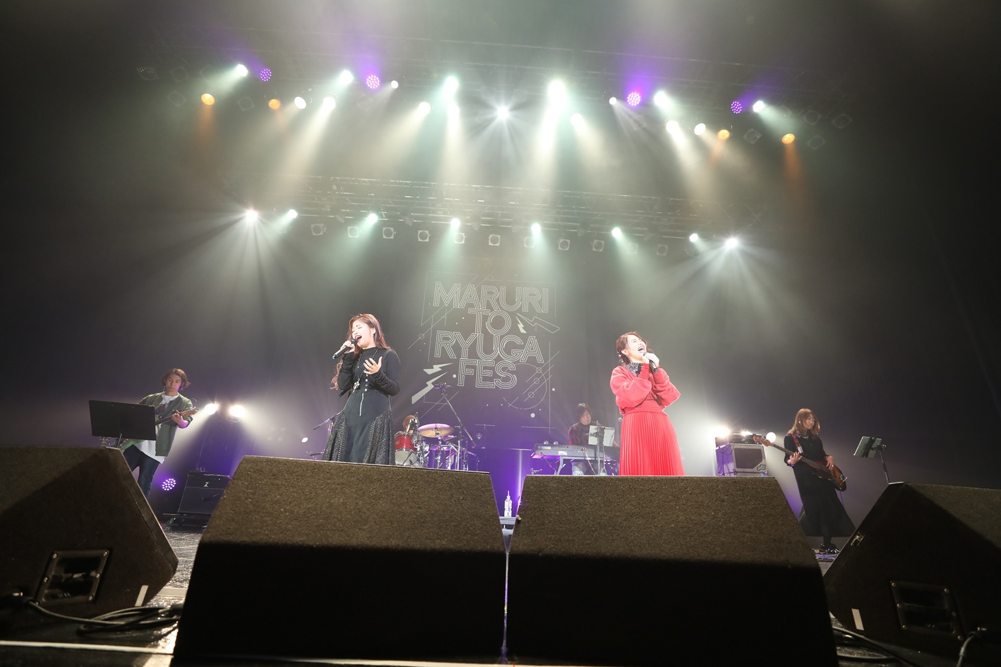 まるりとりゅうがと有華のパフォーマンスの様子。（Photo by Nozomi Nakajo）