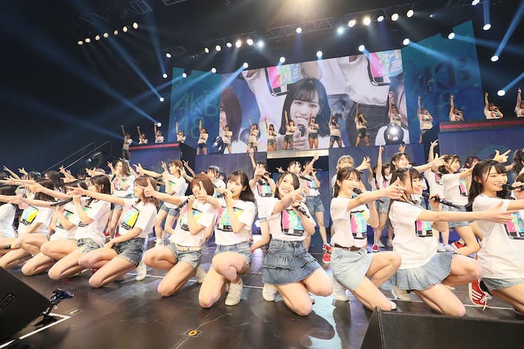 AKB48結成15年目の単独コンサートにメンバー107人出演、チーム8横アリ 